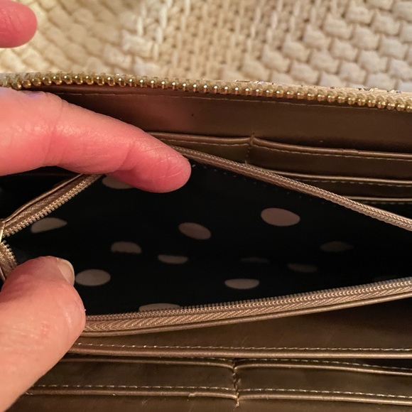 Anne Klein Wallet pre-loved 8” x 4 1/2” tan/light brown - Picture 5 of 8